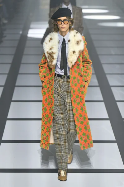 Look 70